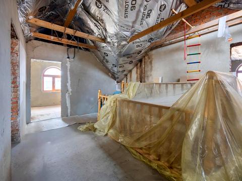 комерційна за адресою Геофізиків вул., 2