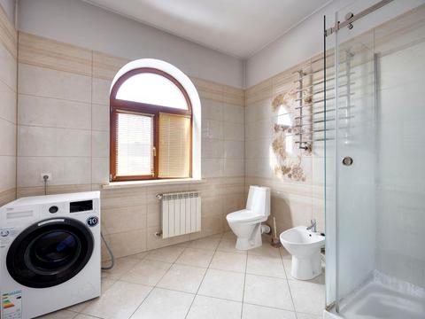 комерційна за адресою Геофізиків вул., 2