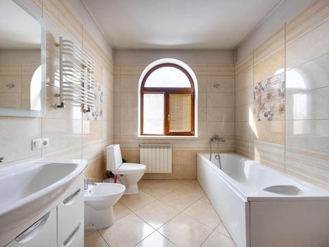 комерційна за адресою Геофізиків вул., 2