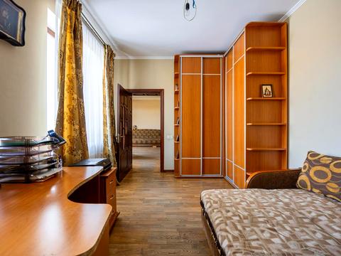 комерційна за адресою Геофізиків вул., 2