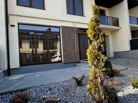 дом по адресу Коновальця