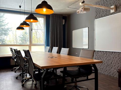 комерційна за адресою Журавлина вул., 2