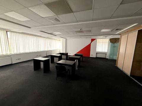 комерційна за адресою Новоселицька вул., 10