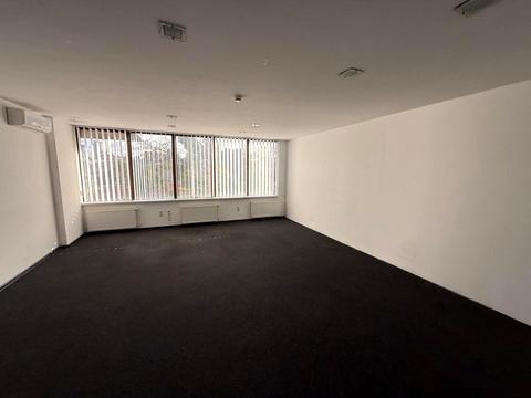 комерційна за адресою Новоселицька вул., 10