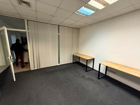 комерційна за адресою Новоселицька вул., 10