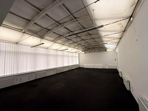 комерційна за адресою Новоселицька вул., 10