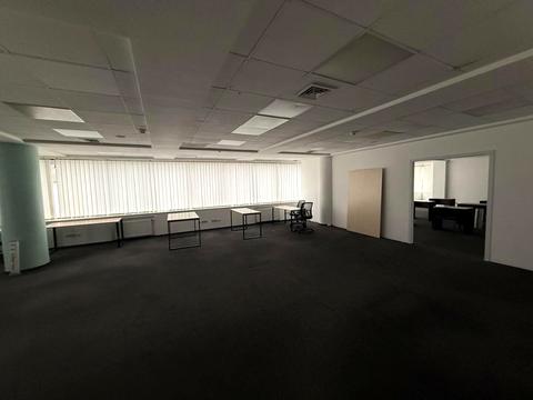 комерційна за адресою Новоселицька вул., 10