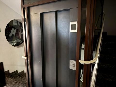 комерційна за адресою Новоселицька вул., 10