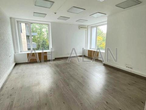 комерційна за адресою Болсуновська вул. (Сергія Струтинського), 8