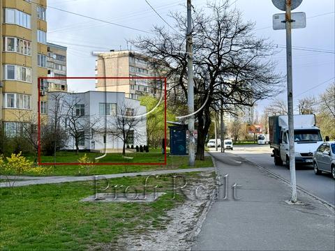 комерційна за адресою Тростянецька вул., 49