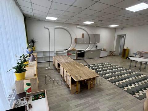 комерційна за адресою Тростянецька вул., 49