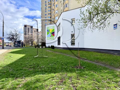 комерційна за адресою Тростянецька вул., 49