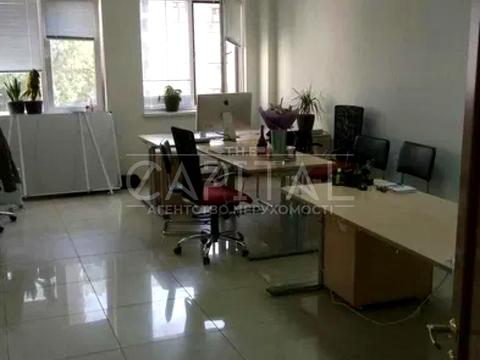 комерційна за адресою Авіаконструктора Ігоря Сікорського вул. (Танкова), 8