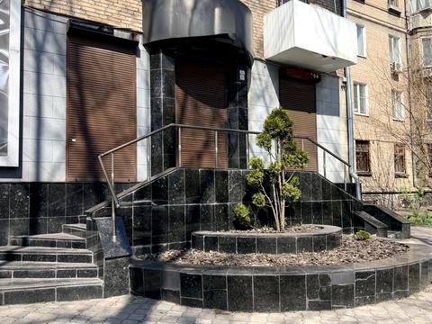 комерційна за адресою Миру вул., 18