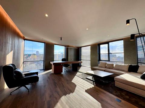 комерційна за адресою Виконкомівська вул., 15