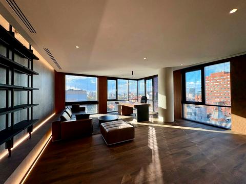 комерційна за адресою Виконкомівська вул., 15