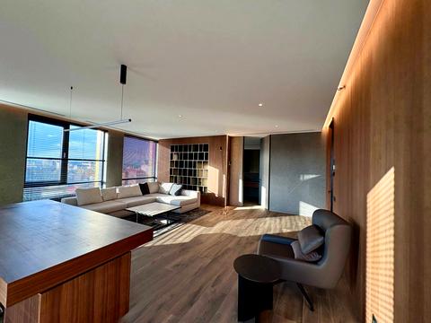 комерційна за адресою Виконкомівська вул., 15