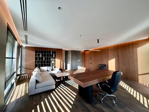 комерційна за адресою Виконкомівська вул., 15