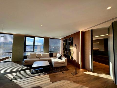 комерційна за адресою Виконкомівська вул., 15