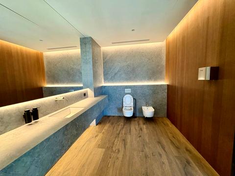 комерційна за адресою Виконкомівська вул., 15