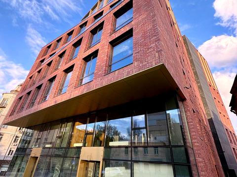 комерційна за адресою Виконкомівська вул., 15