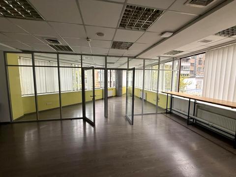 комерційна за адресою Новоселицька вул., 10