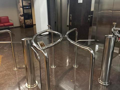 комерційна за адресою Новоселицька вул., 10