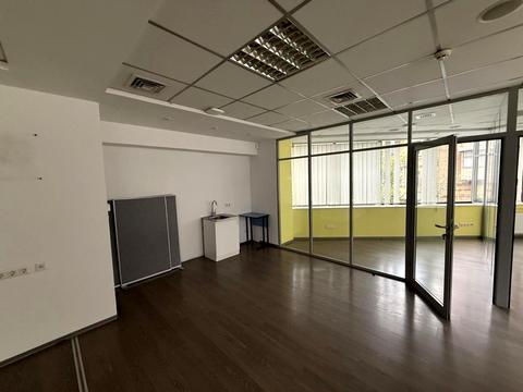 комерційна за адресою Новоселицька вул., 10