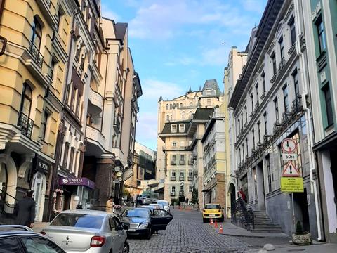 комерційна за адресою Воздвиженська вул., 60