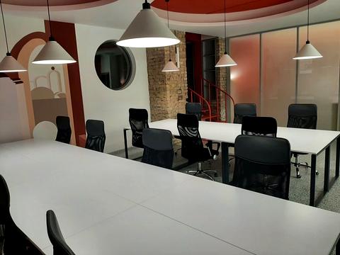 комерційна за адресою Воздвиженська вул., 60