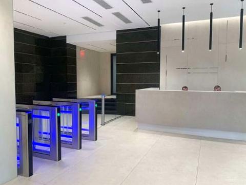 комерційна за адресою Лейпцизька вул., 15а