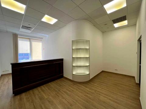 комерційна за адресою Жилянська вул., 68