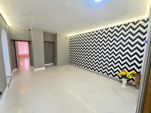 комерційна за адресою Дерибасівська вул., 1