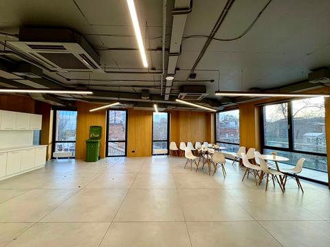 комерційна за адресою Виконкомівська вул., 15-А