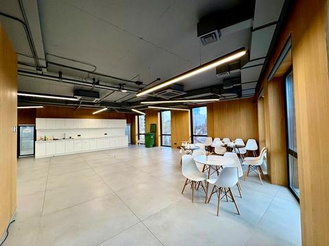 комерційна за адресою Виконкомівська вул., 15-А