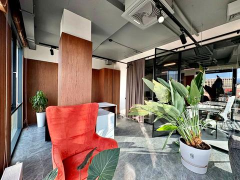 комерційна за адресою Виконкомівська вул., 15-А