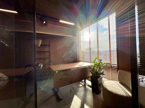 комерційна за адресою Виконкомівська вул., 15-А