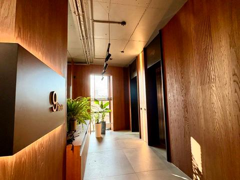 комерційна за адресою Виконкомівська вул., 15-А