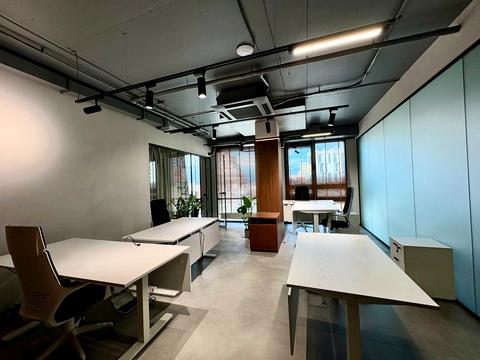 комерційна за адресою Виконкомівська вул., 15-А