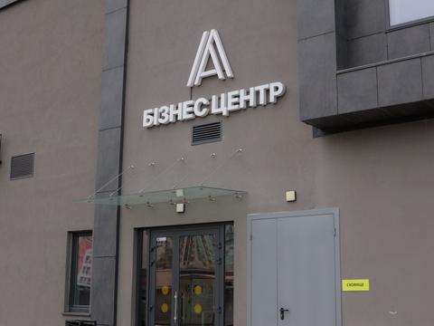 комерційна за адресою Небесної Сотні просп. (Маршала Жукова), 100/1