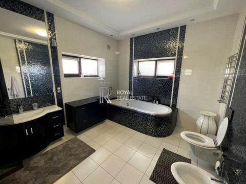 будинок за адресою Лютнева вул.