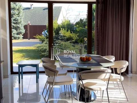 будинок за адресою Лютнева вул.