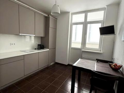 квартира за адресою Любомира Гузара просп. (Космонавта Комарова), 46-В