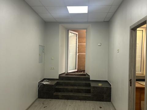 комерційна за адресою Садова вул., 20