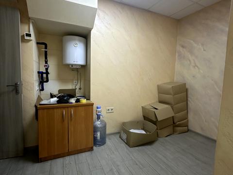 комерційна за адресою Садова вул., 20