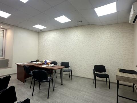 комерційна за адресою Садова вул., 20