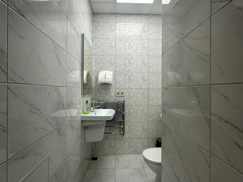 комерційна за адресою Садова вул., 20