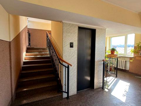 комерційна за адресою Пекарська вул., 7