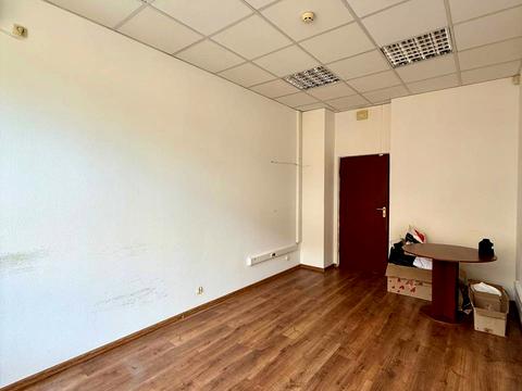 комерційна за адресою Пекарська вул., 7