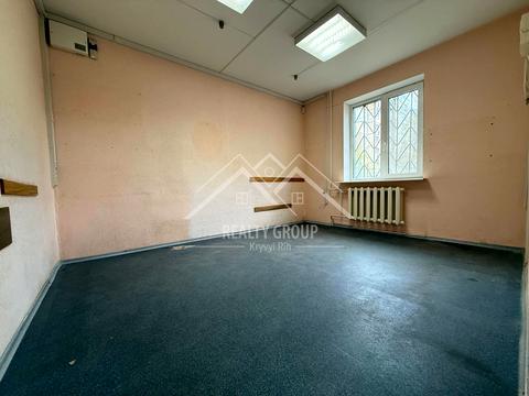 комерційна за адресою Лісового вул., 15